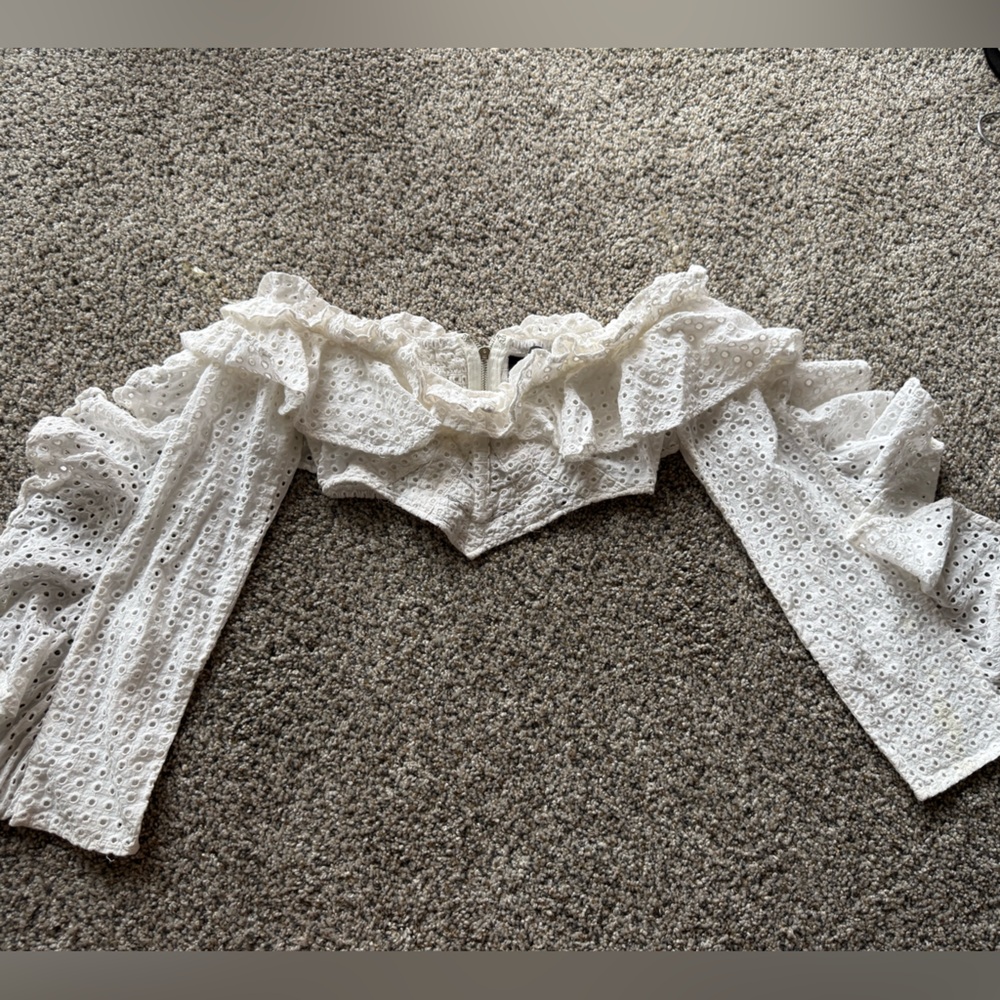 🤍AKIRA White Eyelet Off-Shoulder Ruffle Crop Top